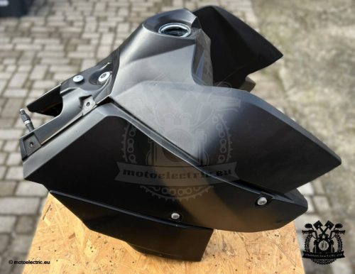 690 Duke üzemanyagtartály