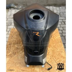 990 SuperDuke üzemanyagtartály