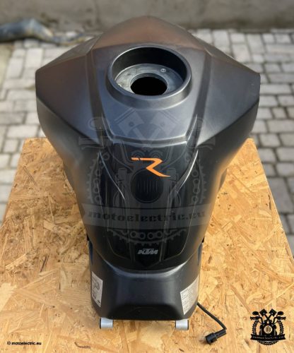 990 SuperDuke üzemanyagtartály