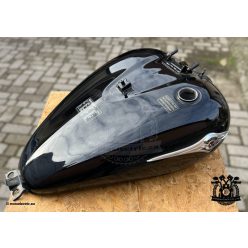 VN 900 üzemanyagtartály